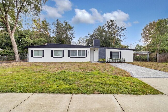 Building Photo - 5838 Sage Dr