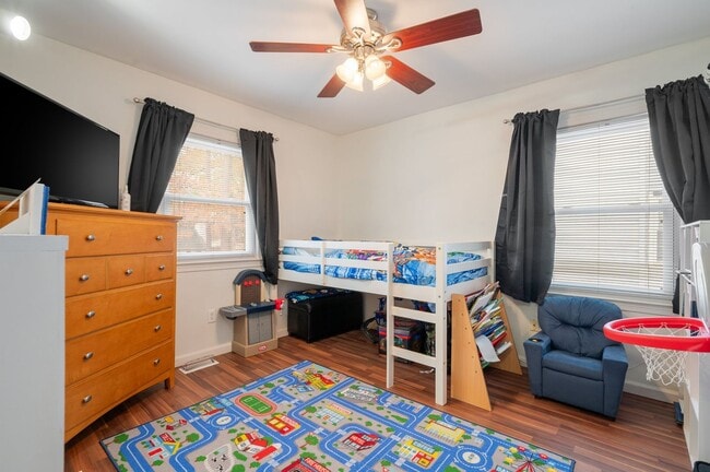 Building Photo - Central Newport News