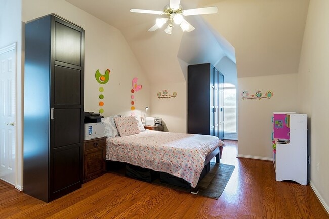 Building Photo - 7712 Brookview Ct