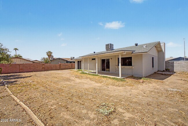 Building Photo - 5527 W Cortez St