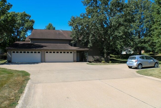 Building Photo - $1,215 | 2 Bedroom, 2 Bathroom CONDO | Designed for Ages 55+ | PET Friendly* | Available for Nove...