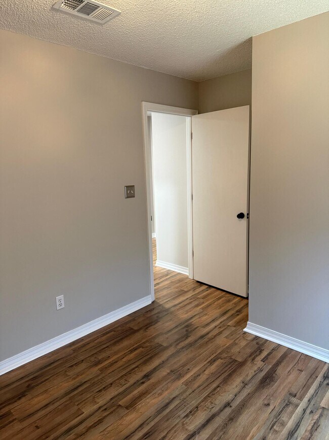 Building Photo - 38 Ruby Cir