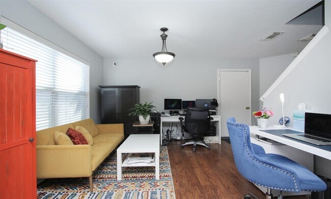 Building Photo - 6010 Ridgebriar Ln