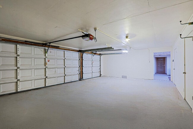 Building Photo - 6203 N 12th Pl