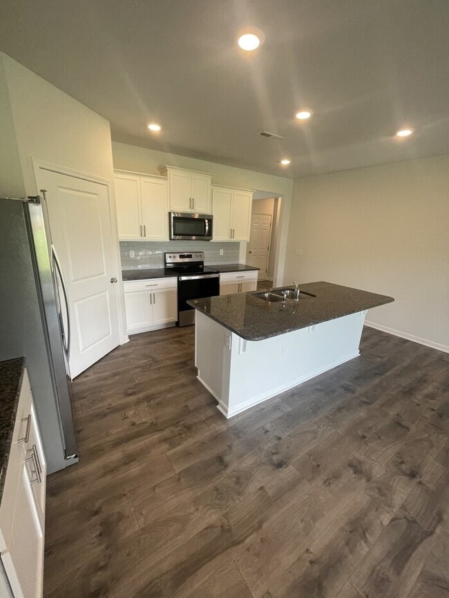 Building Photo - 908 Sea Holly Dr
