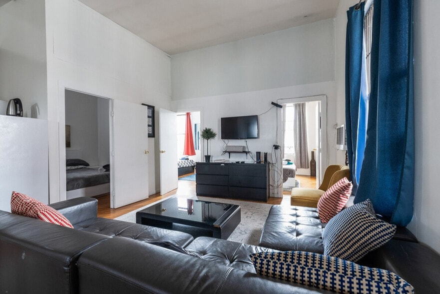 Building Photo - 2257 1st Ave