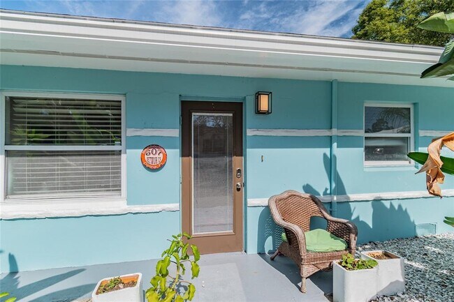 Building Photo - 607 Betmor Ln