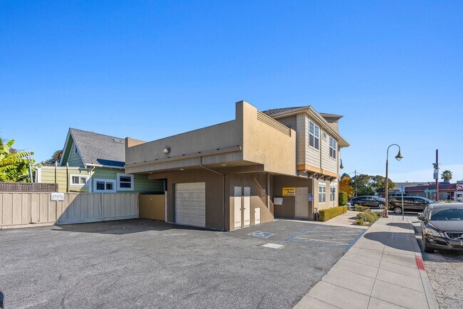 Building Photo - 1332-1332 Mission St