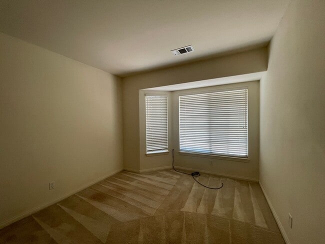 Building Photo - Modern Living in California City