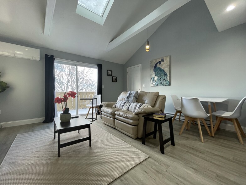 Family Room - 33 Everard St