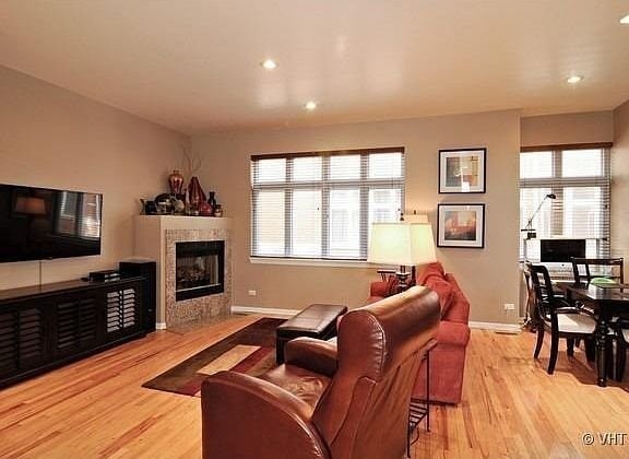 Building Photo - 2429 N Clybourn Ave