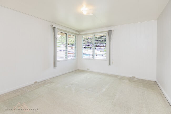 Building Photo - 1878A Mahana St