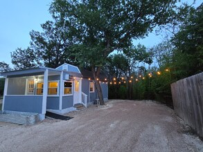 Building Photo - 606 Blessing Ranch Rd