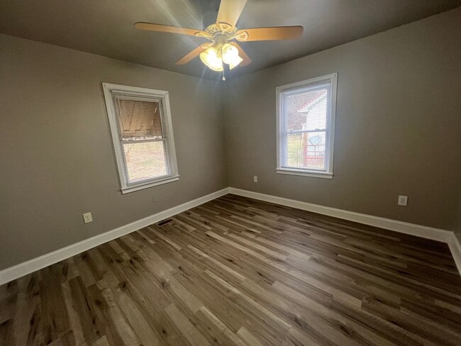 Building Photo - 2 Bedroom 1 Bath