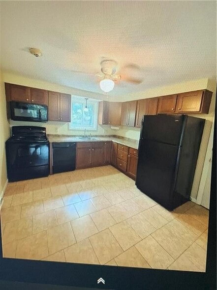 Building Photo - 60 Bethel St