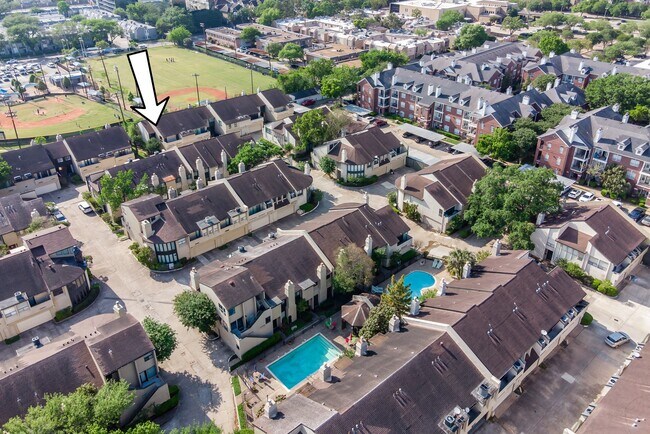 Building Photo - 1112 Bering Dr