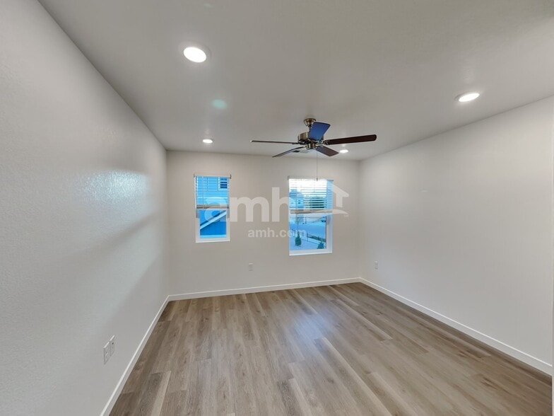 Building Photo - 26153 E Calhoun Pl