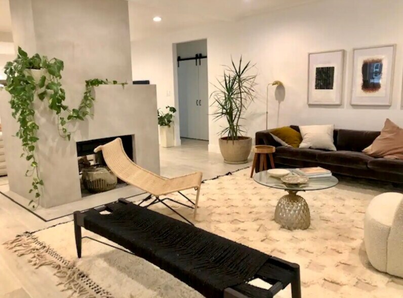 Building Photo - 11516 La Maida St