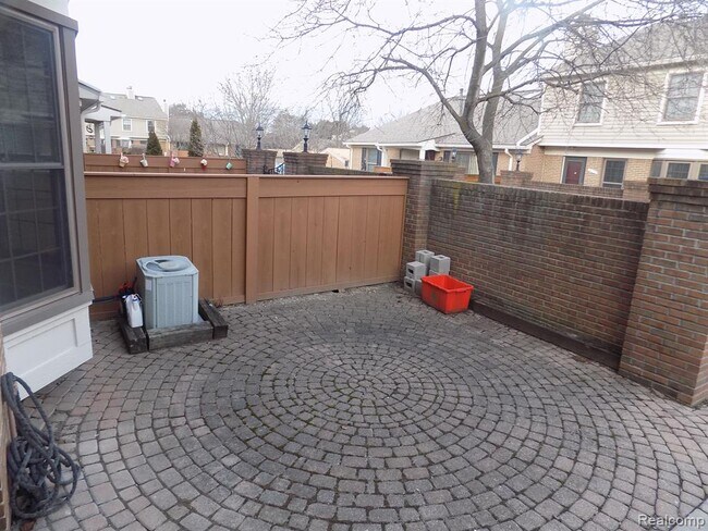 Building Photo - 40043 Crosswinds Rd