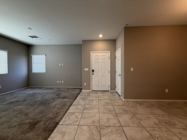 Building Photo - GATED 3 BED 3 BATH 2 CAR GARAGE TOWNHOUSE W/ BED AND BATH DOWNSTAIRS + LOFT & YARD. COMMUNITY FEA...