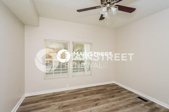 Building Photo - 4 Bedroom Pet-Friendly Home in Louisville,...