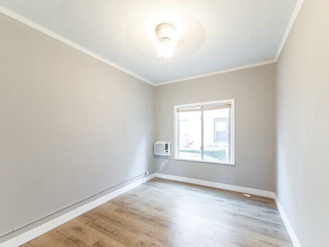 Building Photo - 209 N Berendo St