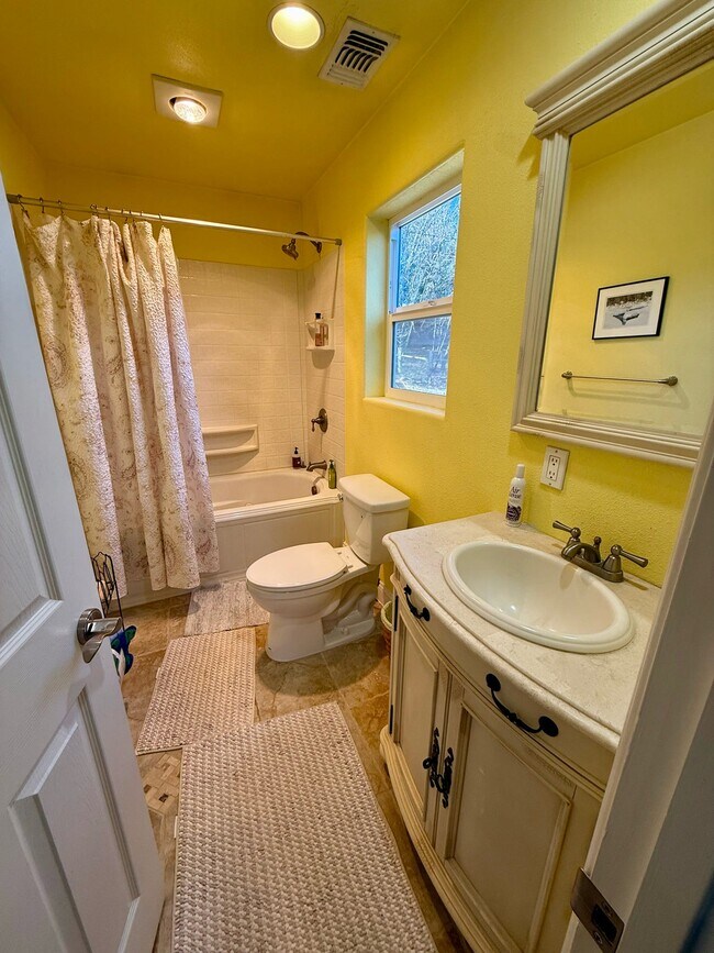 Building Photo - 14009 Bitney Springs Rd