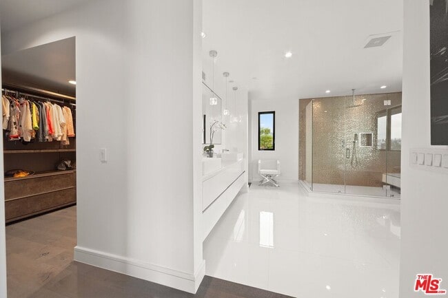 Building Photo - 2030 Talmadge St