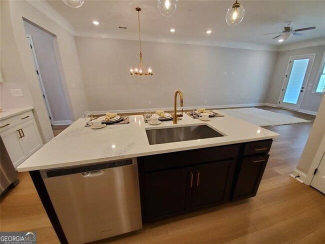 Building Photo - 1704 Pardee Dr