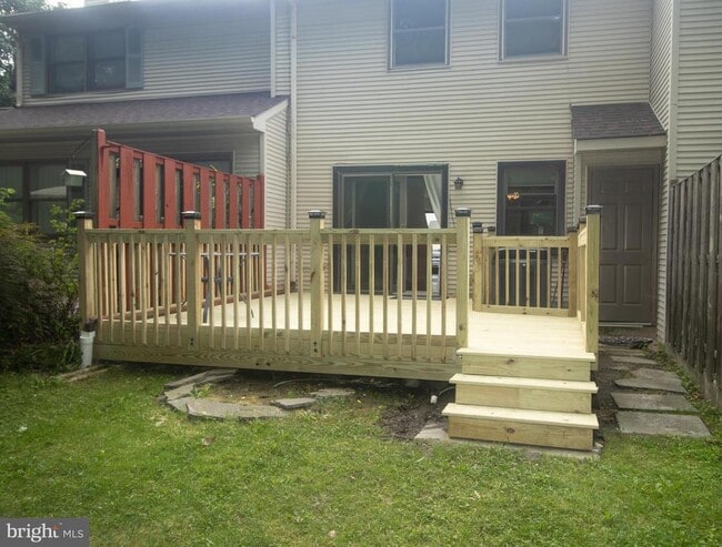 Building Photo - 214 Sulky Way