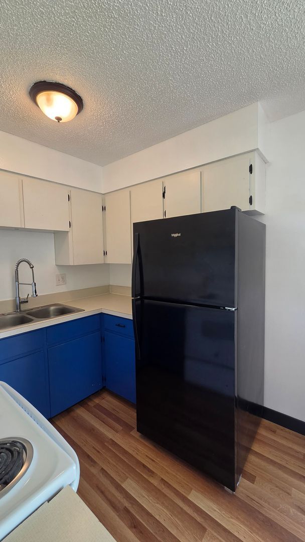 Building Photo - Remodeled Two Bedroom Duplex Off Reserve