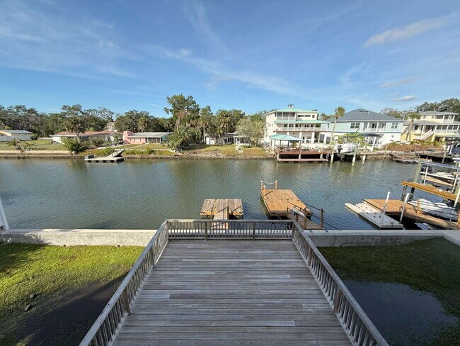 Building Photo - Waterfront 3 bedroom townhome with dock!