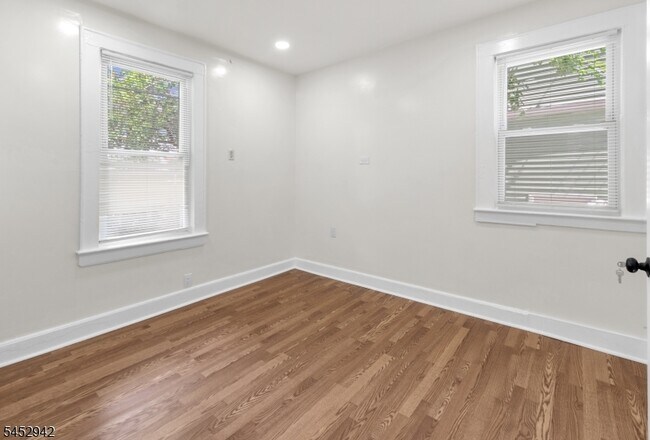 Building Photo - 151 Mapes Ave