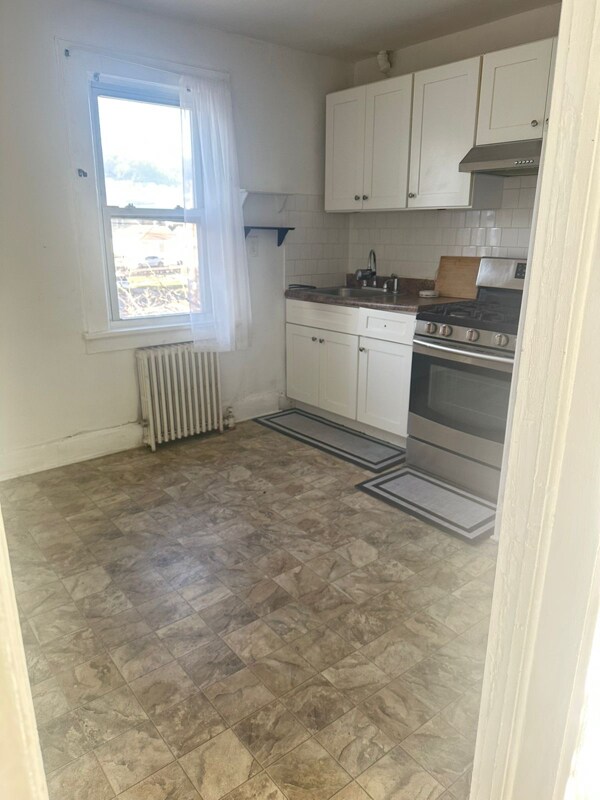 Building Photo - 214 Chamberlain Ave