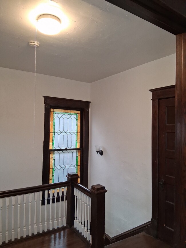 Building Photo - 690 E Utica St