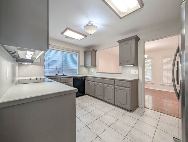 Building Photo - 10631 Del Monte Dr