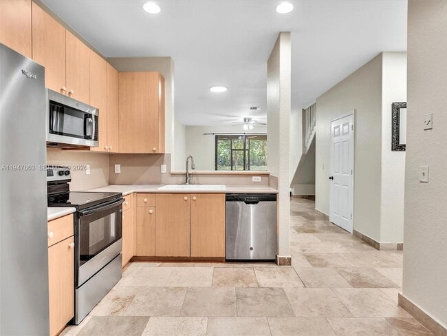 Building Photo - 3853 Tree Top Dr