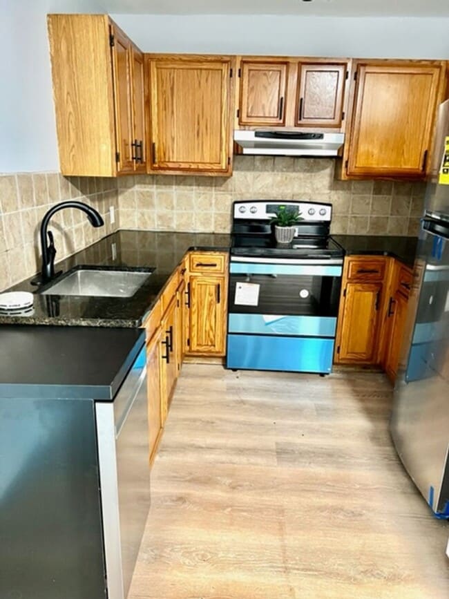 Building Photo - 2 Bedroom with Laundry Downtown Easton