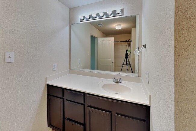 Building Photo - 7605 Lake Vista Way