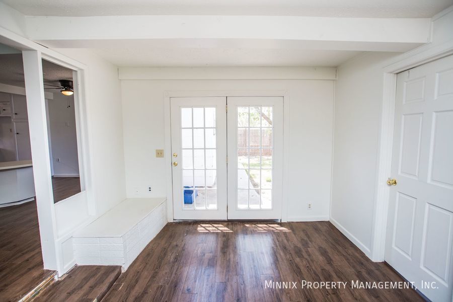 Building Photo - 502 2nd Pl