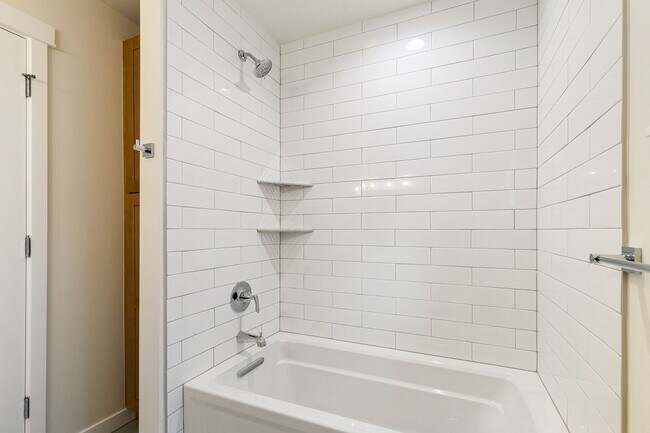 Building Photo - Halleck Townhomes Triplex