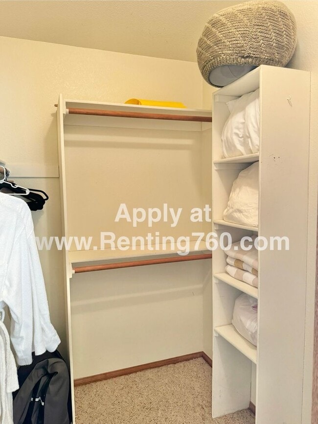 Building Photo - Charming 3 Bedroom 2 Bathroom Home In The Highly Desired Juniper Terrace Neighborhood!!