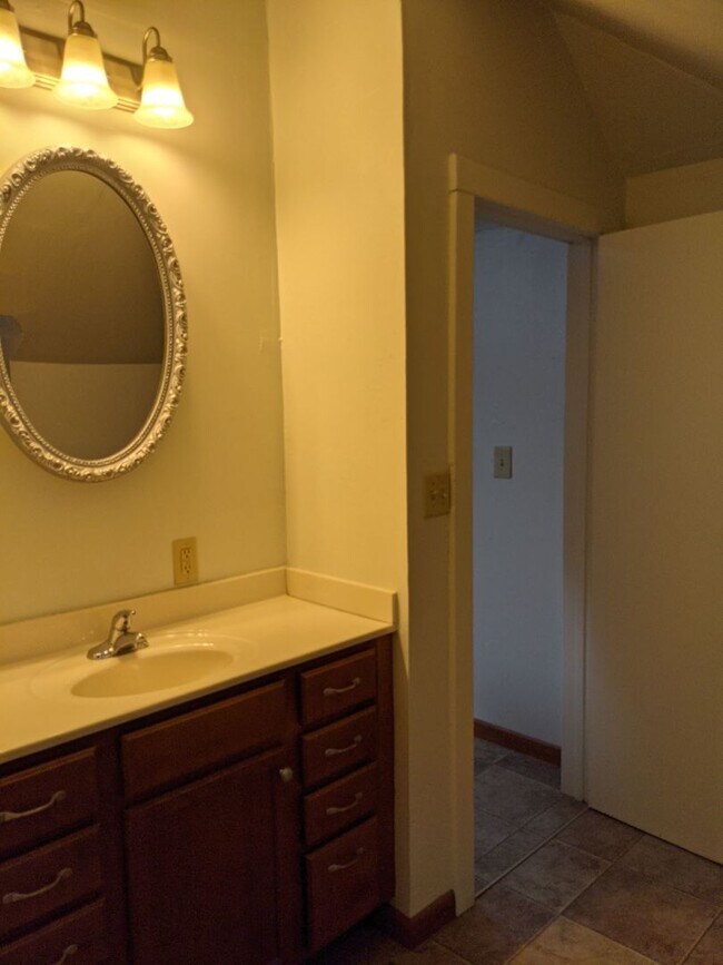 Building Photo - FALL 2026 AVAILABILITY!!!  2-bedroom, 1-bath apartment across from Kinnick and UIHC