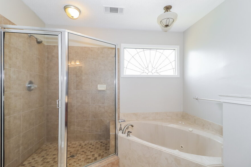 Building Photo - 8893 Wenham Cove E