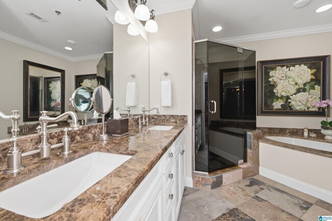 Building Photo - 2600 Highland Ave