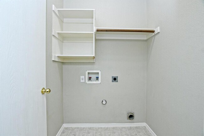 Building Photo - 104 Windmill Cir