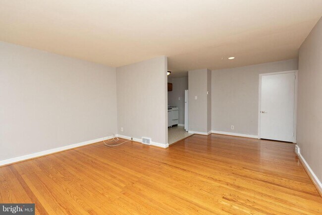 Building Photo - 612 Shoemaker Ave