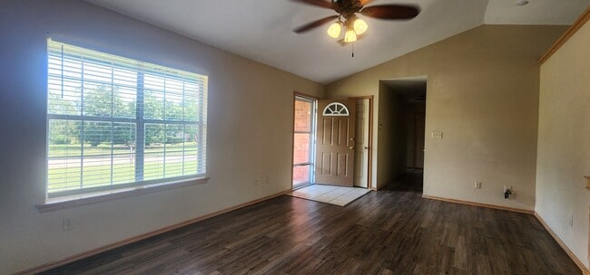 Building Photo - 6840 NW Willow Springs Dr