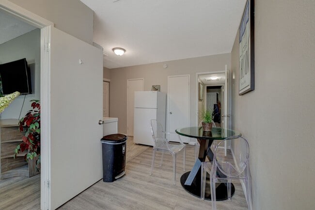 Building Photo - Cozy 2-Bedroom Unit in Prime Las Vegas Loc...