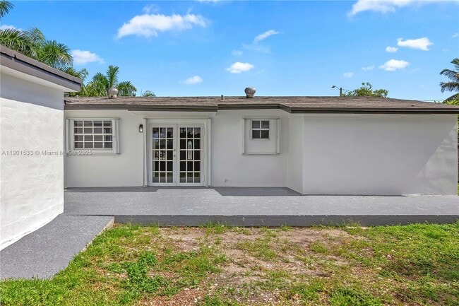 Building Photo - 4900 SW 106th Ave